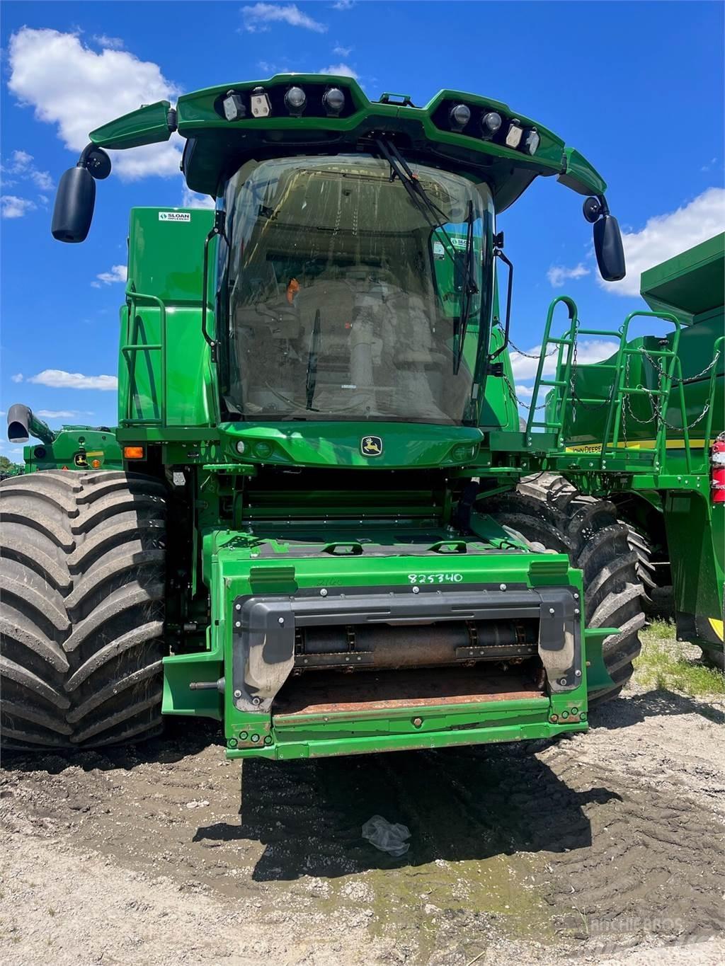 John Deere S790 Ražas novākšanas kombaini