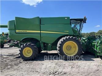 John Deere S790 Ražas novākšanas kombaini