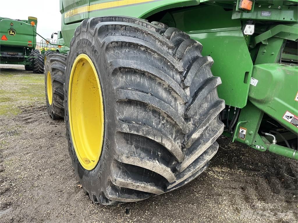 John Deere S790 Ražas novākšanas kombaini