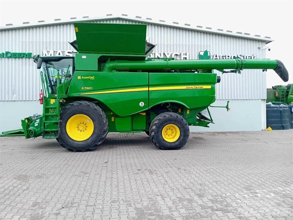 John Deere S790 Ražas novākšanas kombaini