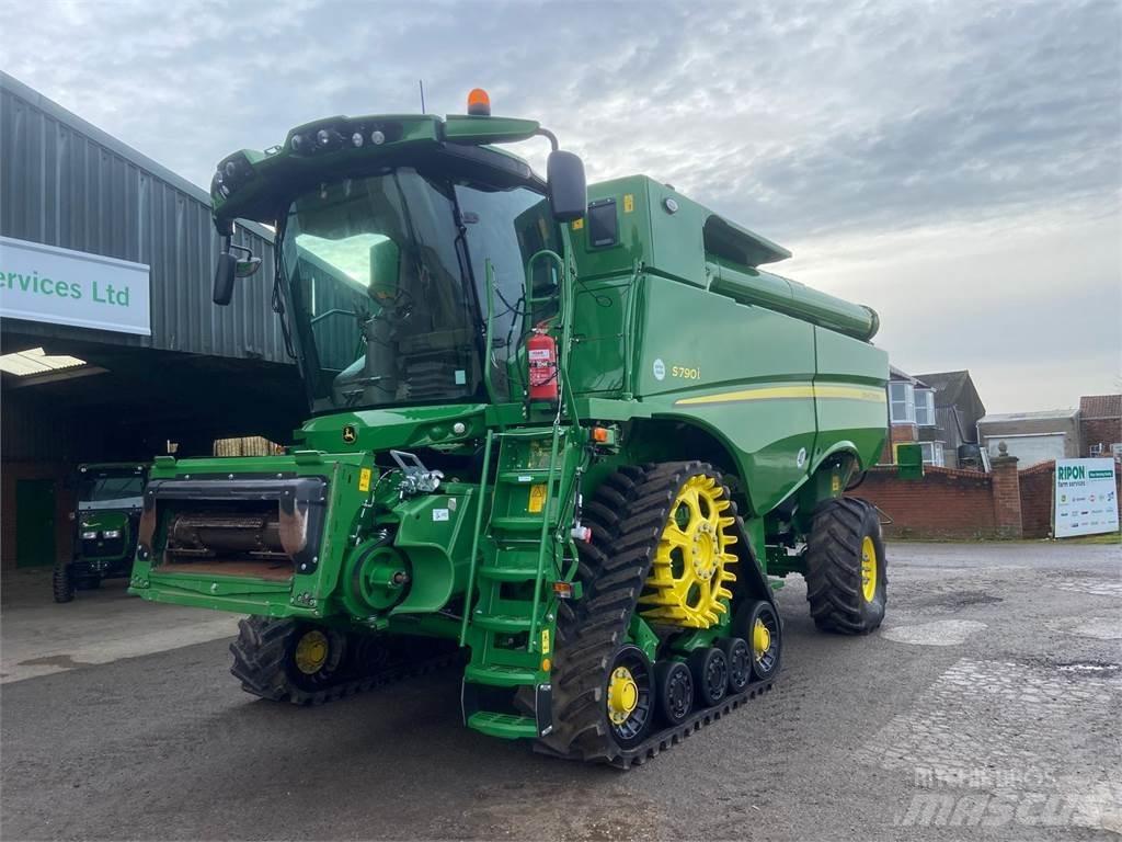 John Deere S790 Ražas novākšanas kombaini