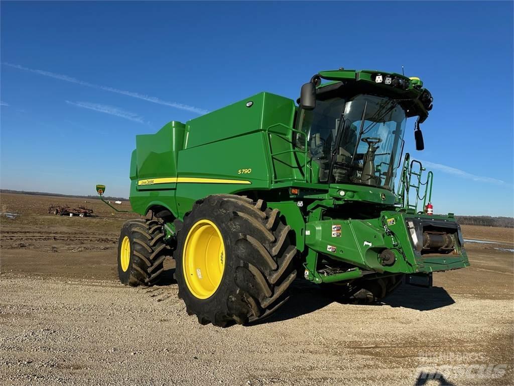 John Deere S790 Ražas novākšanas kombaini