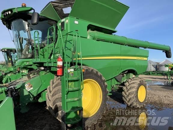 John Deere S790 Ražas novākšanas kombaini