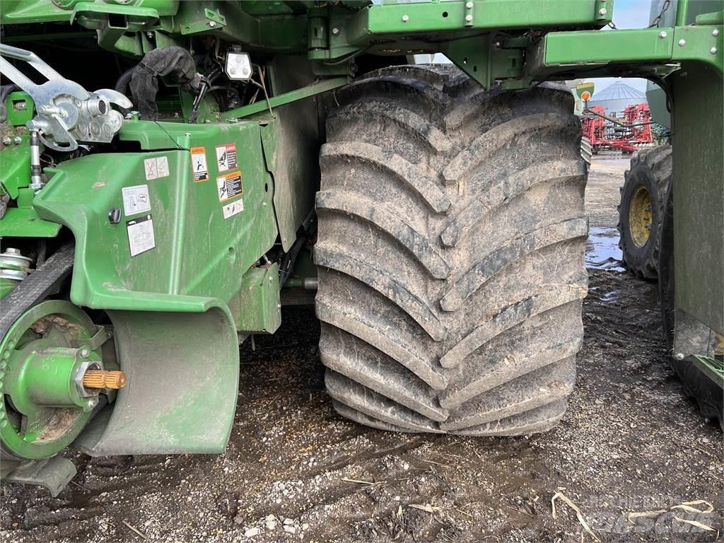 John Deere S790 Ražas novākšanas kombaini