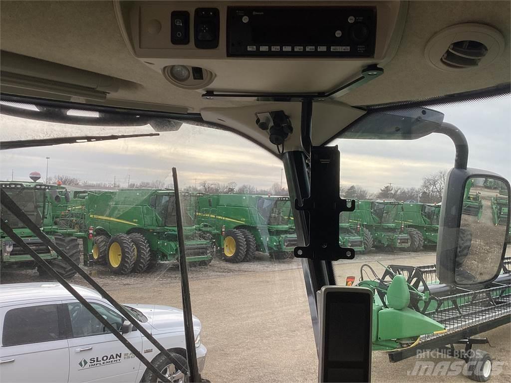 John Deere S790 Ražas novākšanas kombaini