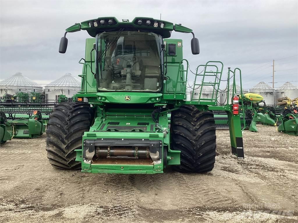 John Deere S790 Ražas novākšanas kombaini