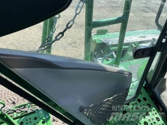 John Deere S790 Ražas novākšanas kombaini