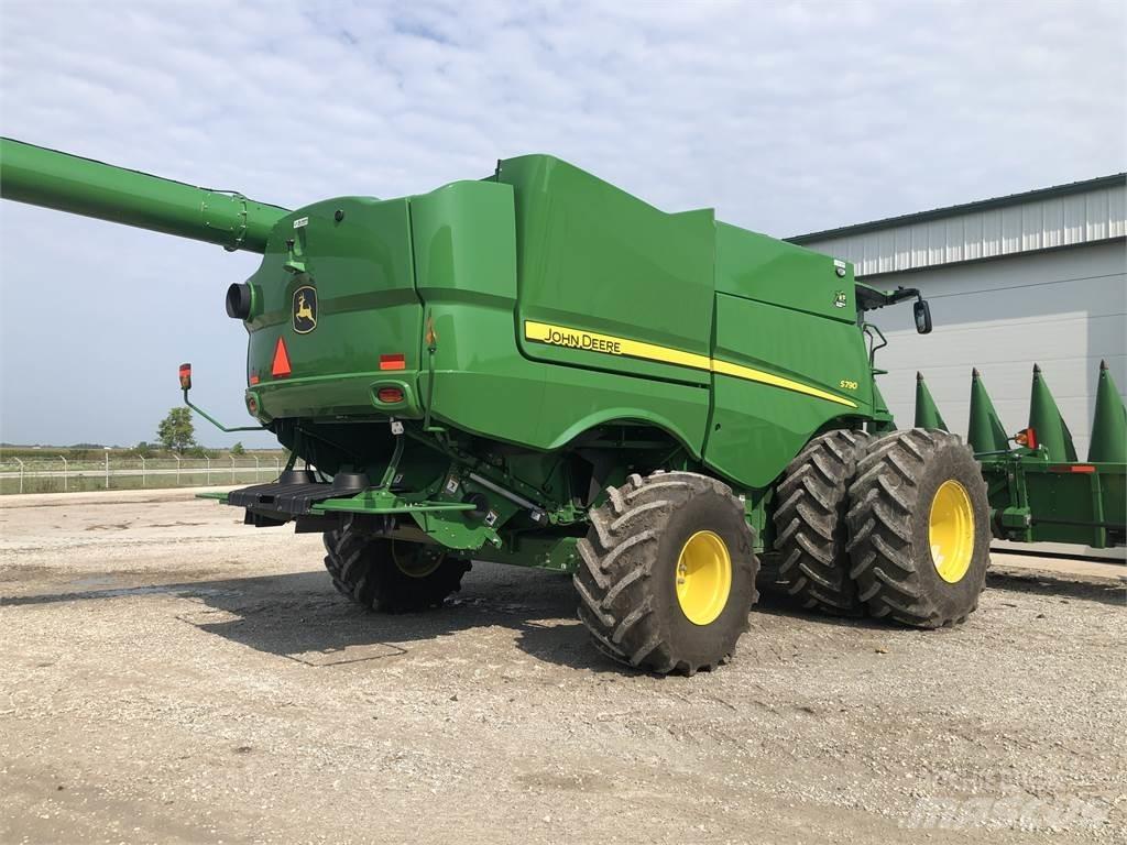 John Deere S790 Ražas novākšanas kombaini