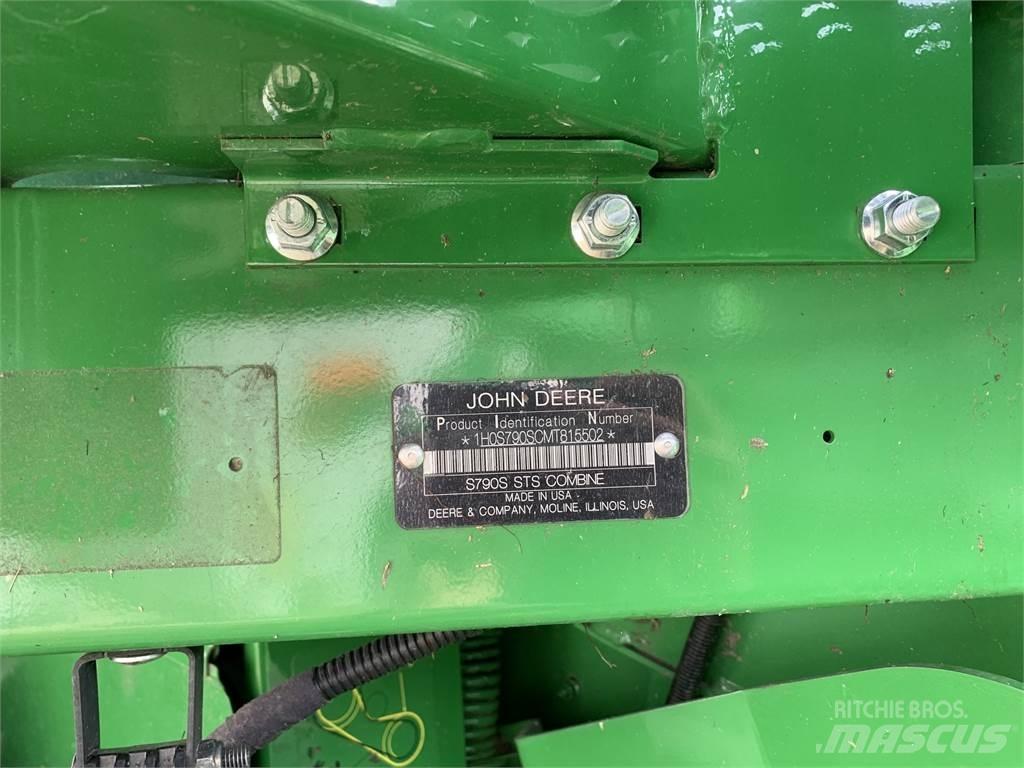 John Deere S790 Ražas novākšanas kombaini