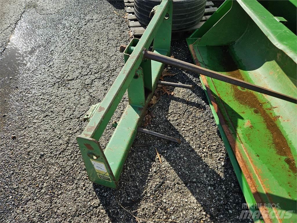 John Deere SE Cits lopbarības novācēju, kombainu aprīkojums