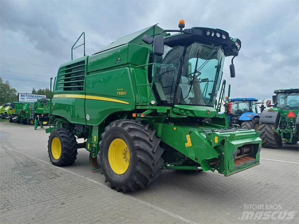 John Deere T550 Ražas novākšanas kombaini