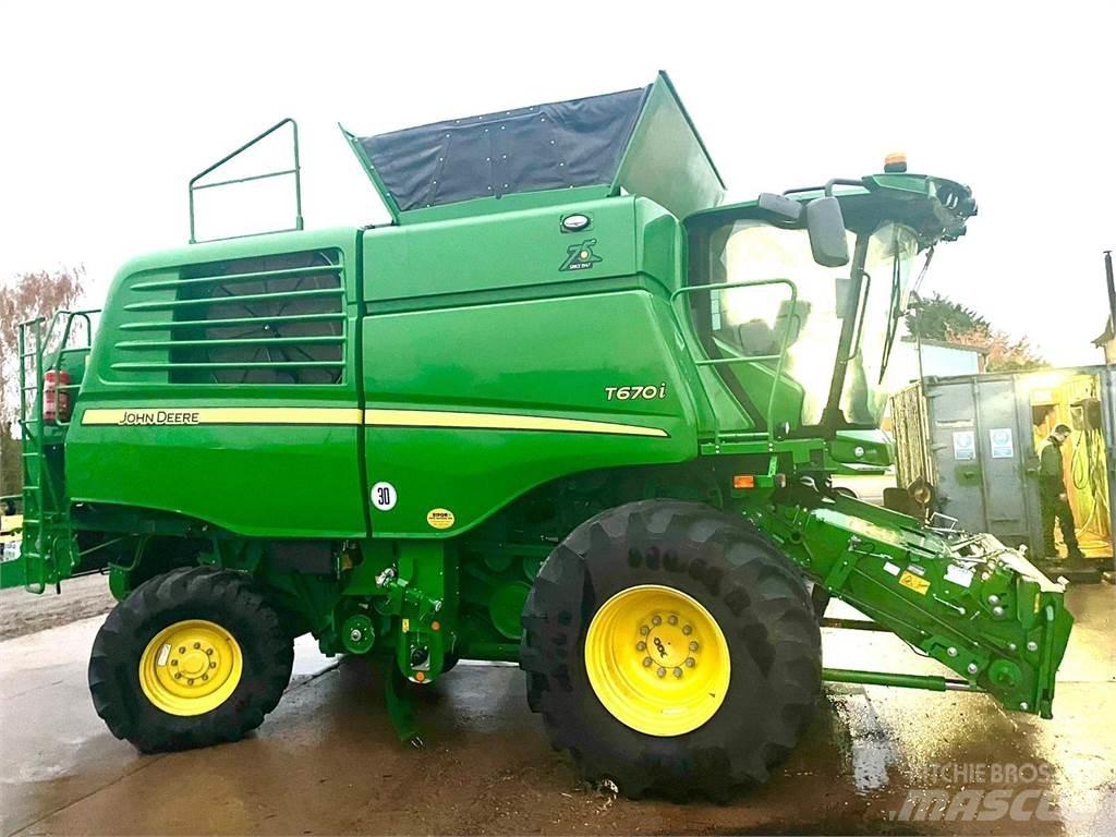 John Deere T670 Ražas novākšanas kombaini