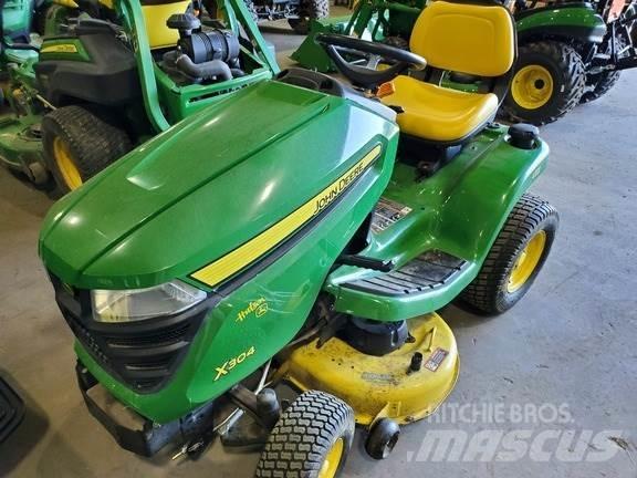 John Deere X304 Mauriņa traktors