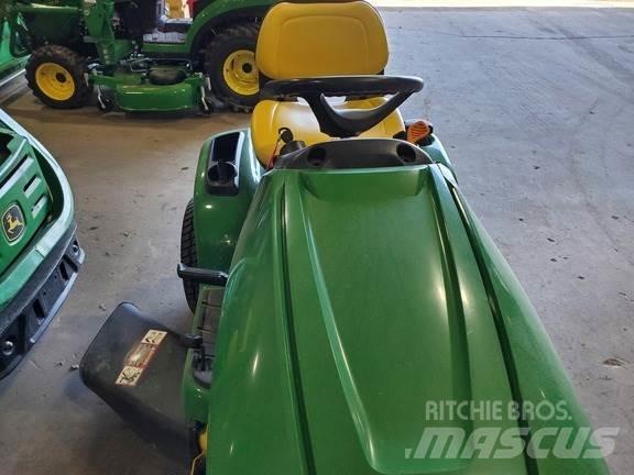 John Deere X304 Mauriņa traktors