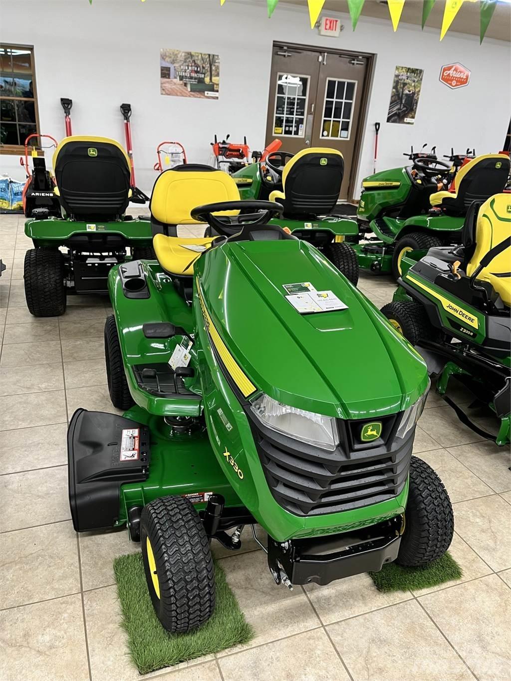 John Deere X330 Kompaktie traktori