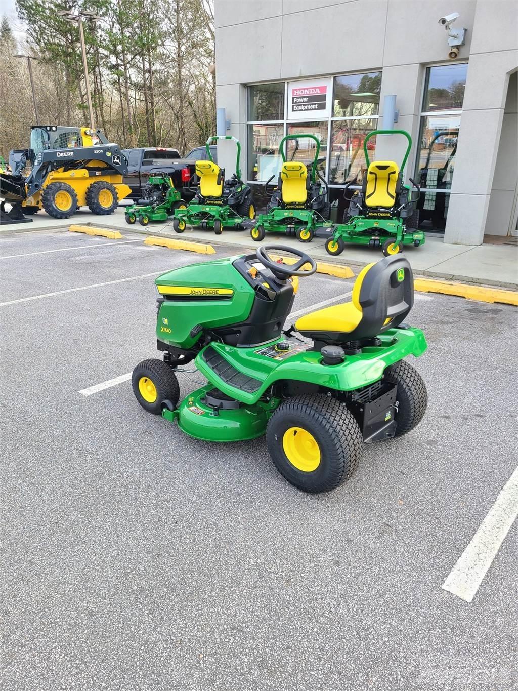 John Deere X330 Kompaktie traktori