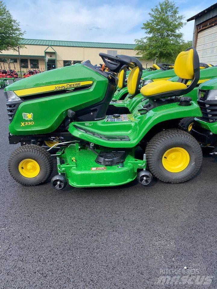 John Deere X330 Kompaktie traktori