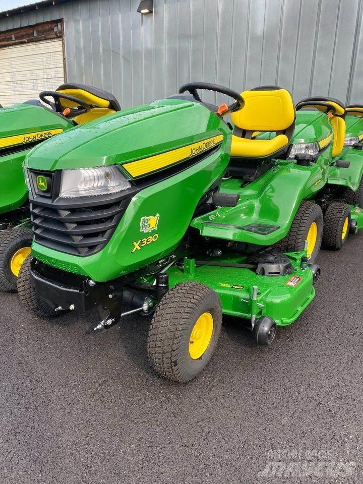 John Deere X330 Kompaktie traktori