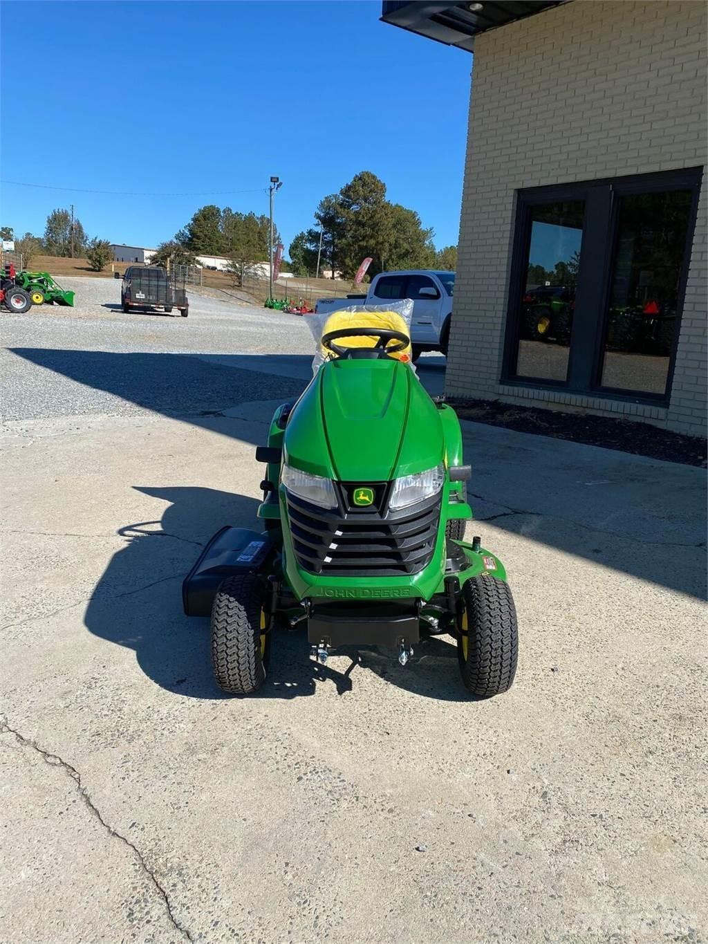 John Deere X330 Kompaktie traktori