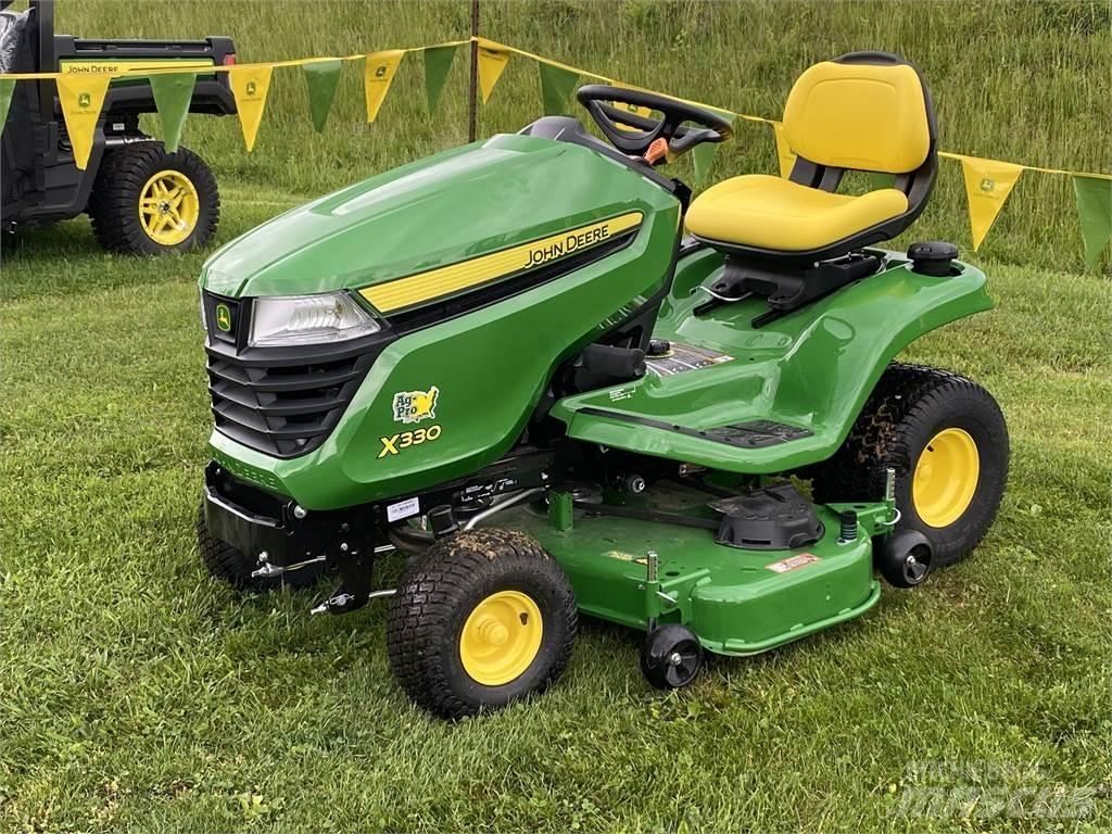 John Deere X330 Kompaktie traktori