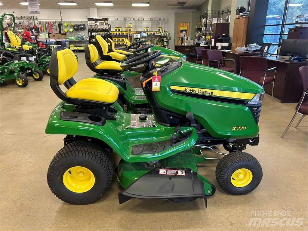 John Deere X330 Kompaktie traktori