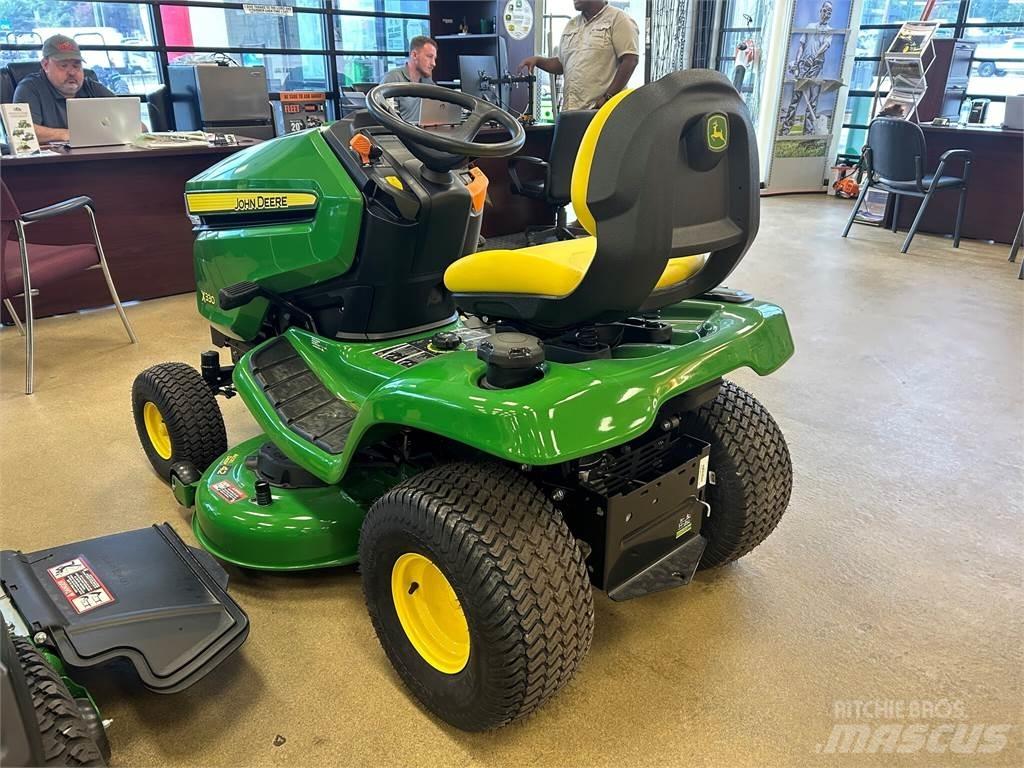 John Deere X330 Kompaktie traktori