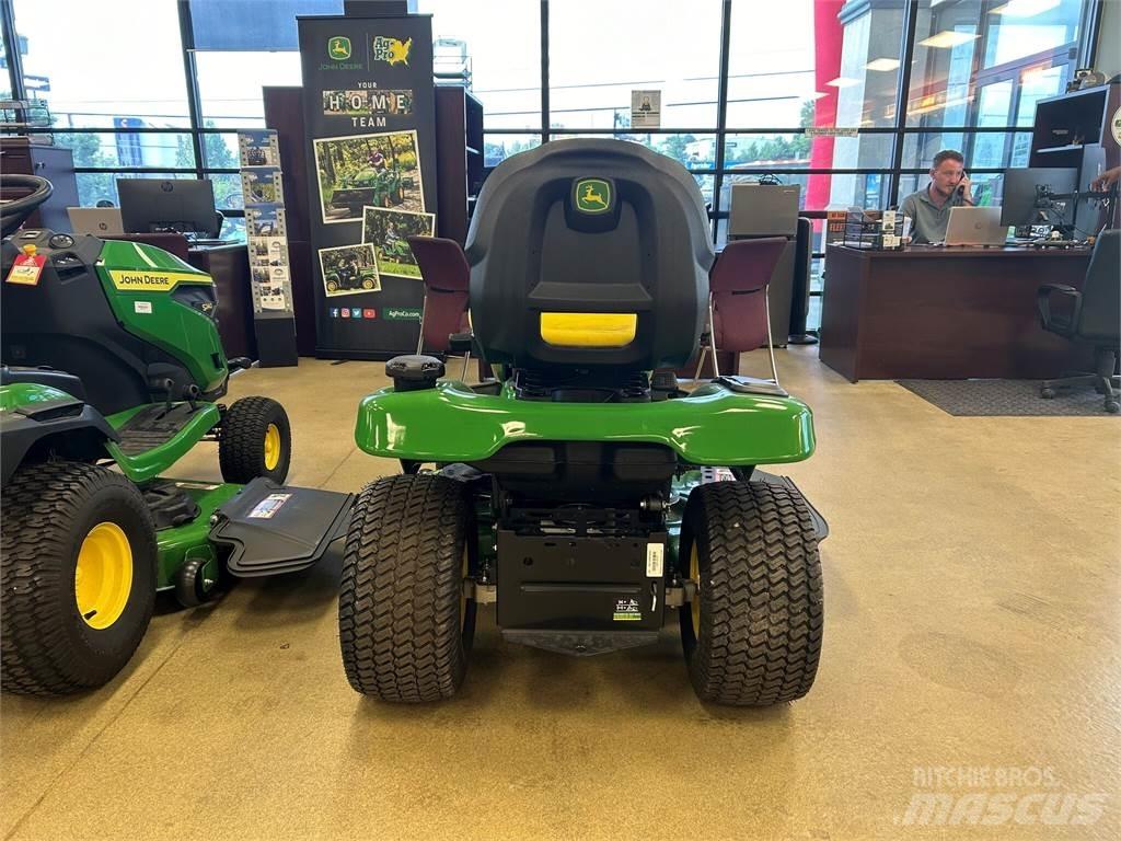 John Deere X330 Kompaktie traktori