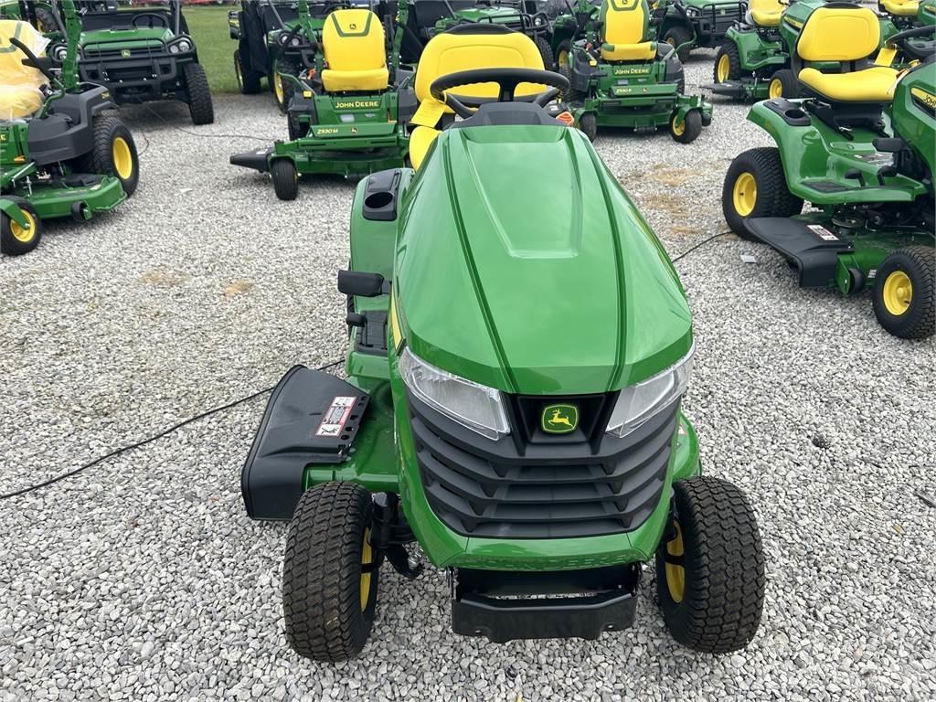 John Deere X330 Kompaktie traktori