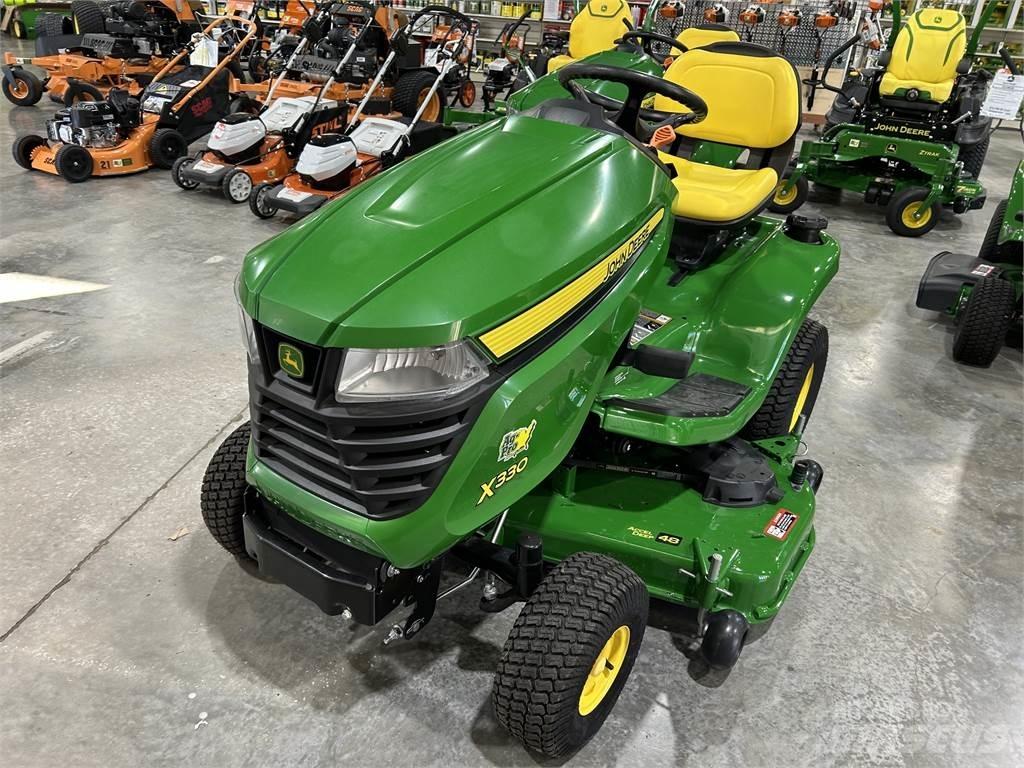 John Deere X330 Kompaktie traktori