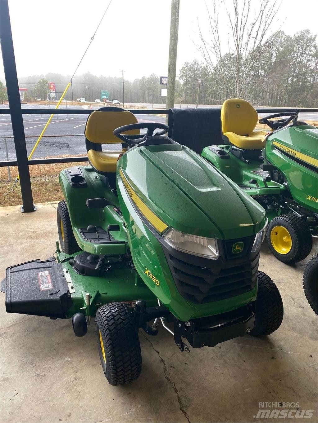 John Deere X330 Kompaktie traktori