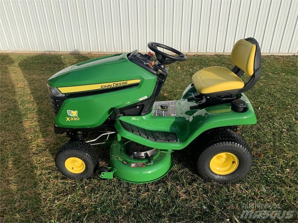 John Deere X330 Kompaktie traktori
