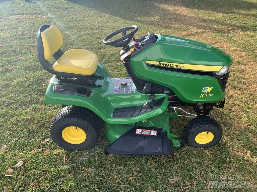 John Deere X330 Kompaktie traktori