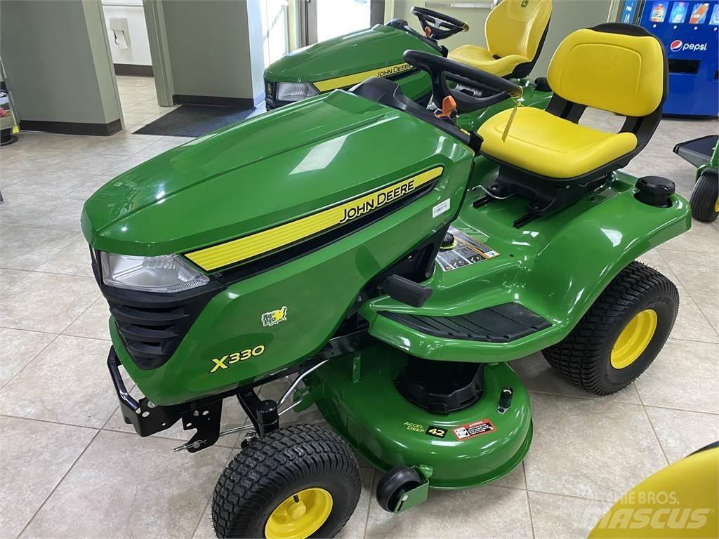 John Deere X330 Kompaktie traktori