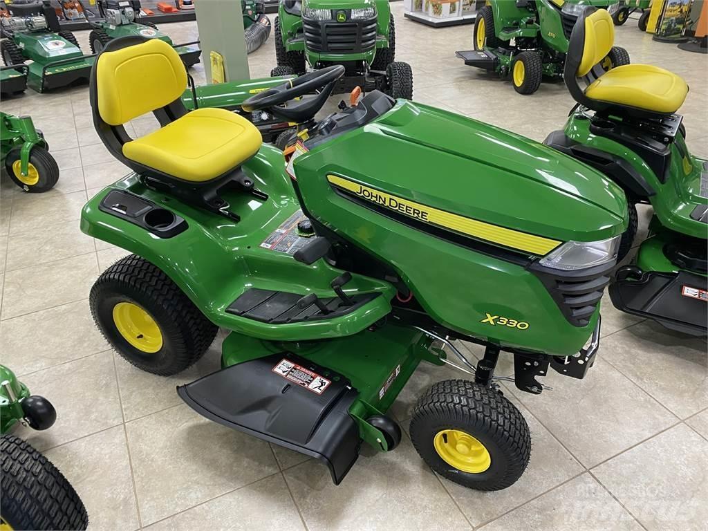 John Deere X330 Kompaktie traktori