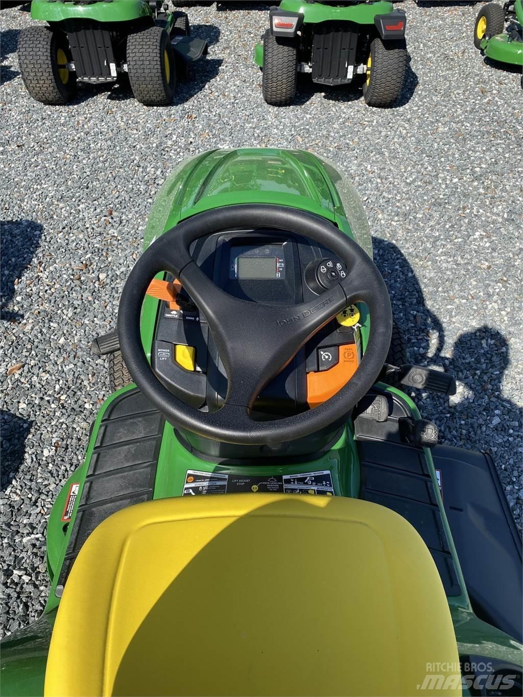 John Deere X330 Kompaktie traktori
