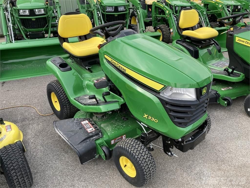 John Deere X330 Kompaktie traktori