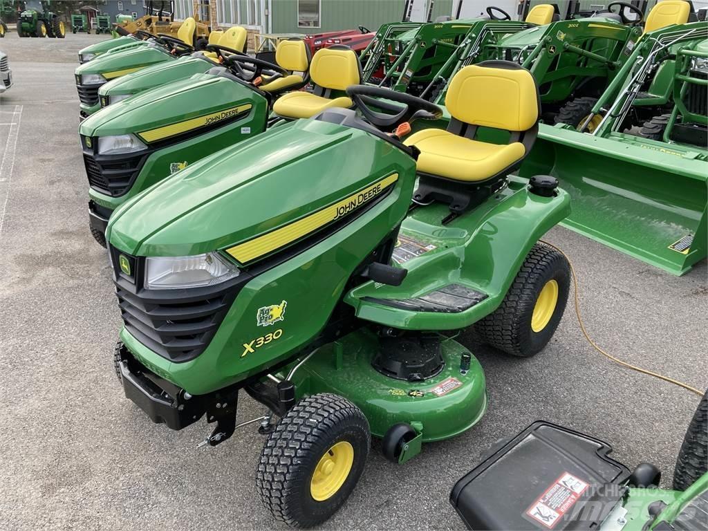 John Deere X330 Kompaktie traktori