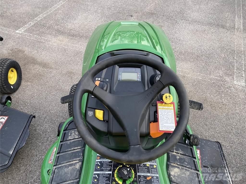 John Deere X330 Kompaktie traktori