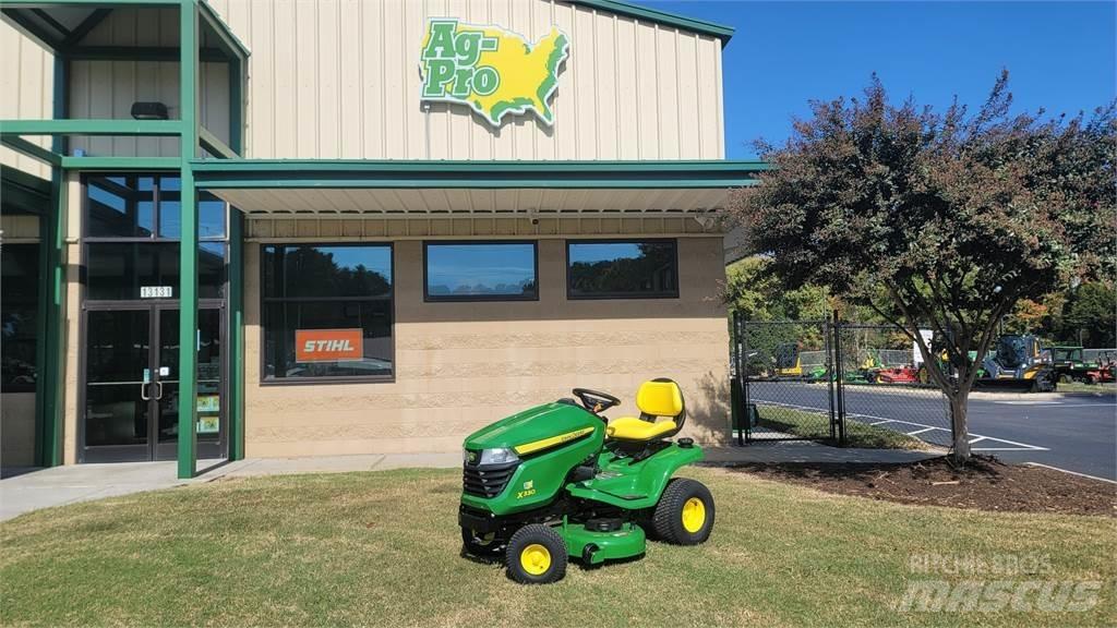 John Deere x330 Kompaktie traktori