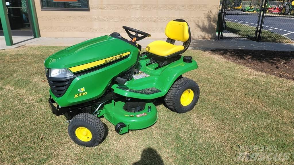 John Deere x330 Kompaktie traktori