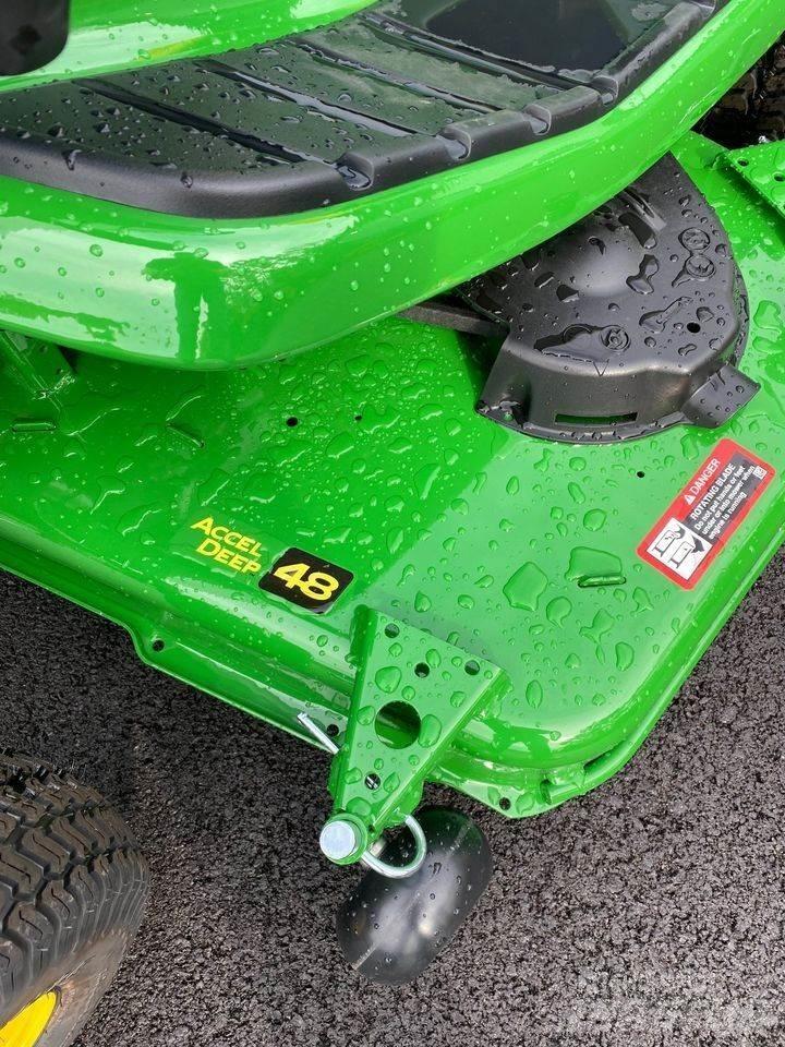 John Deere X330 Kompaktie traktori