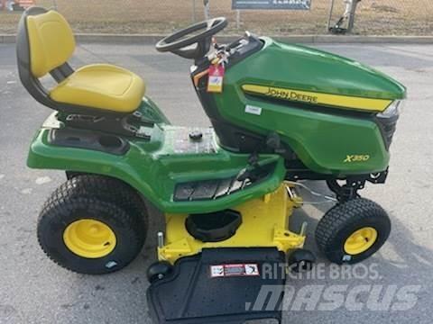 John Deere X350 Kompaktie traktori