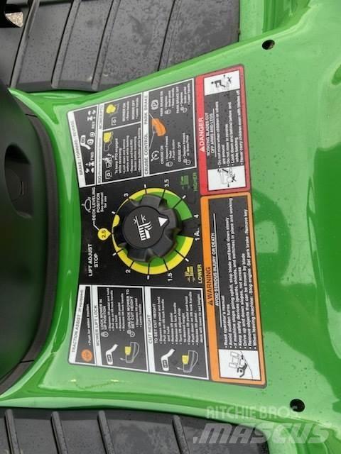 John Deere X350 Kompaktie traktori