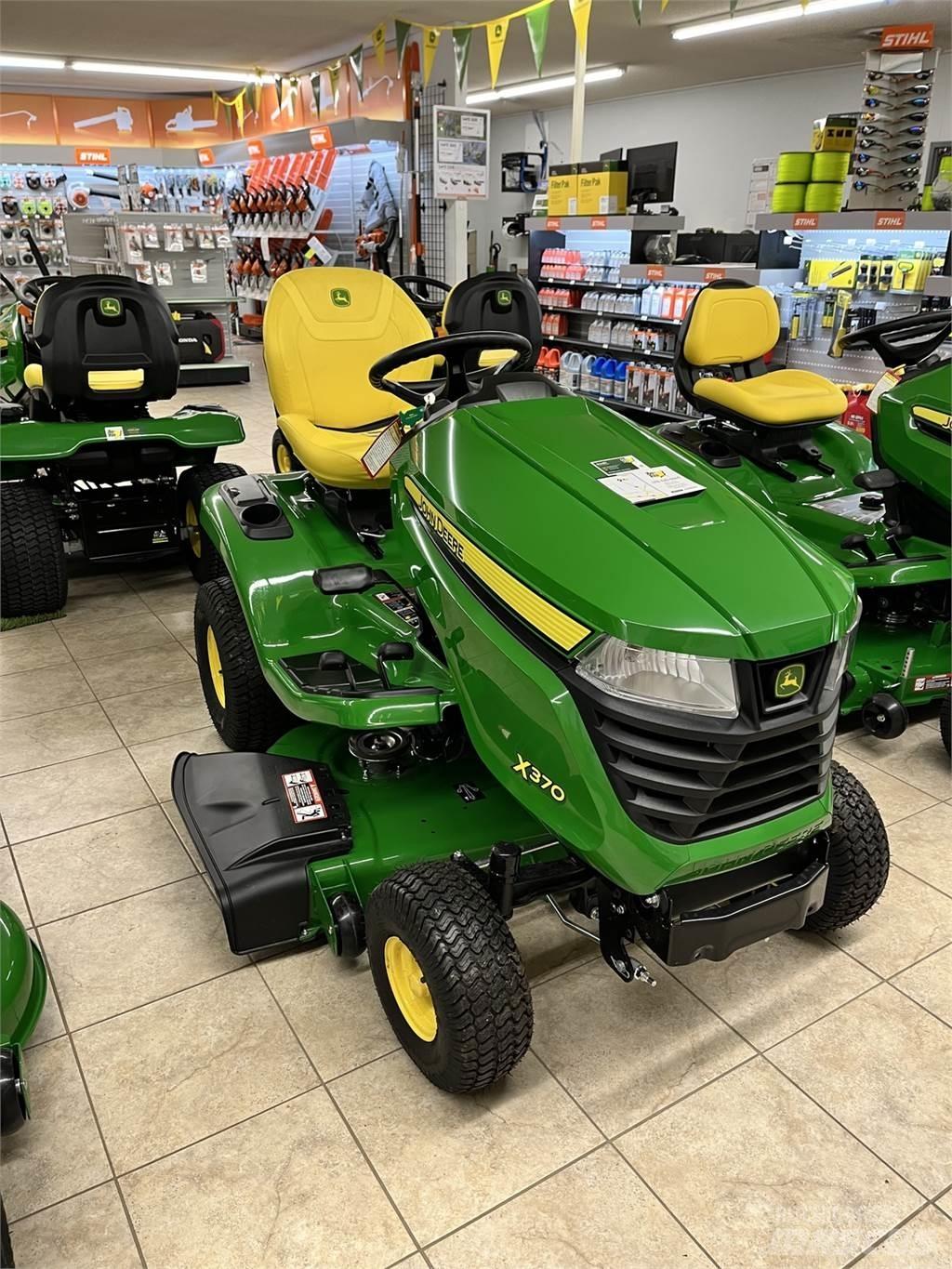 John Deere X370 Kompaktie traktori