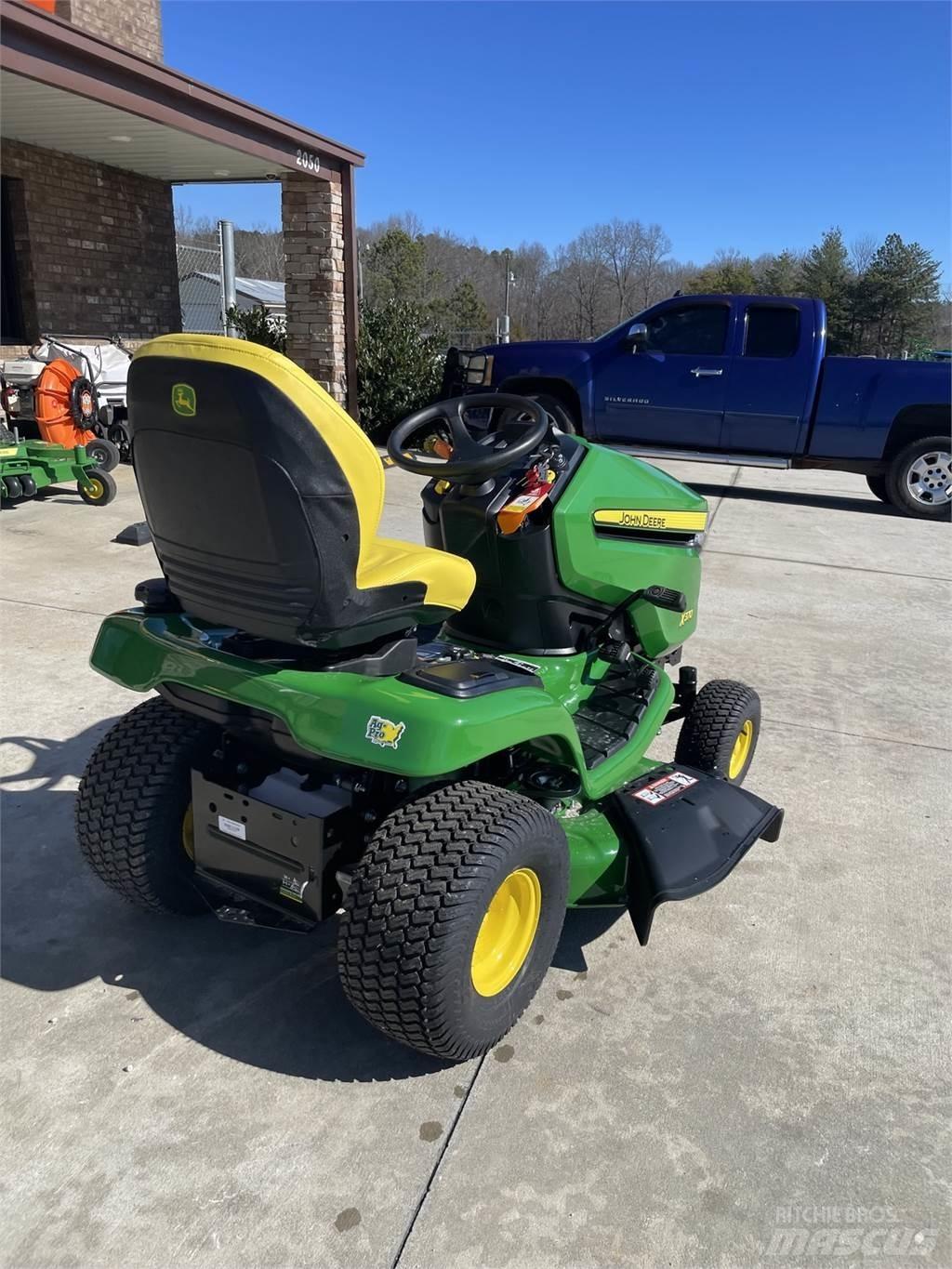John Deere X370 Kompaktie traktori