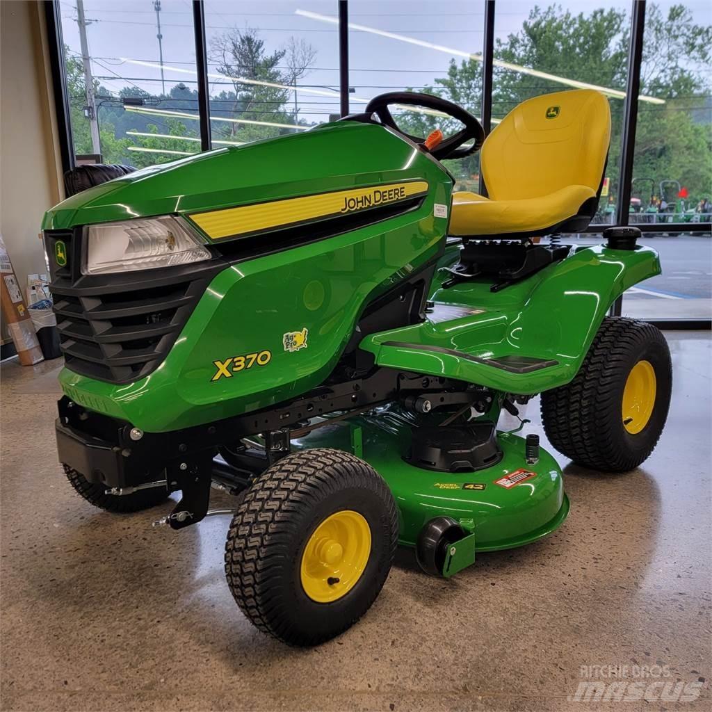 John Deere X370 Kompaktie traktori