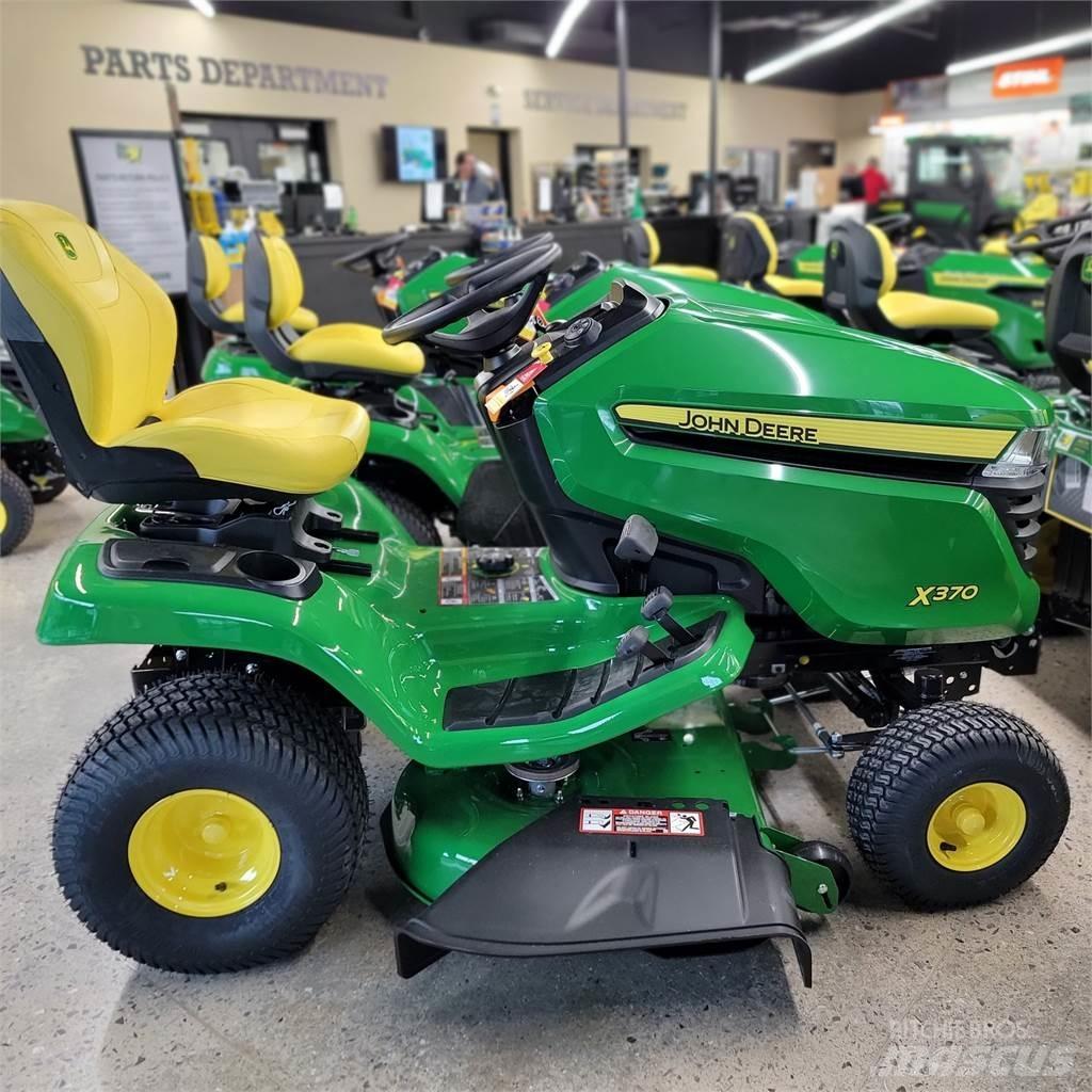 John Deere X370 Kompaktie traktori