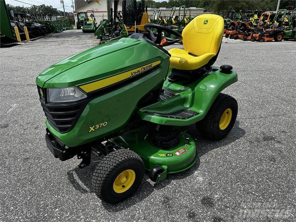 John Deere X370 Kompaktie traktori