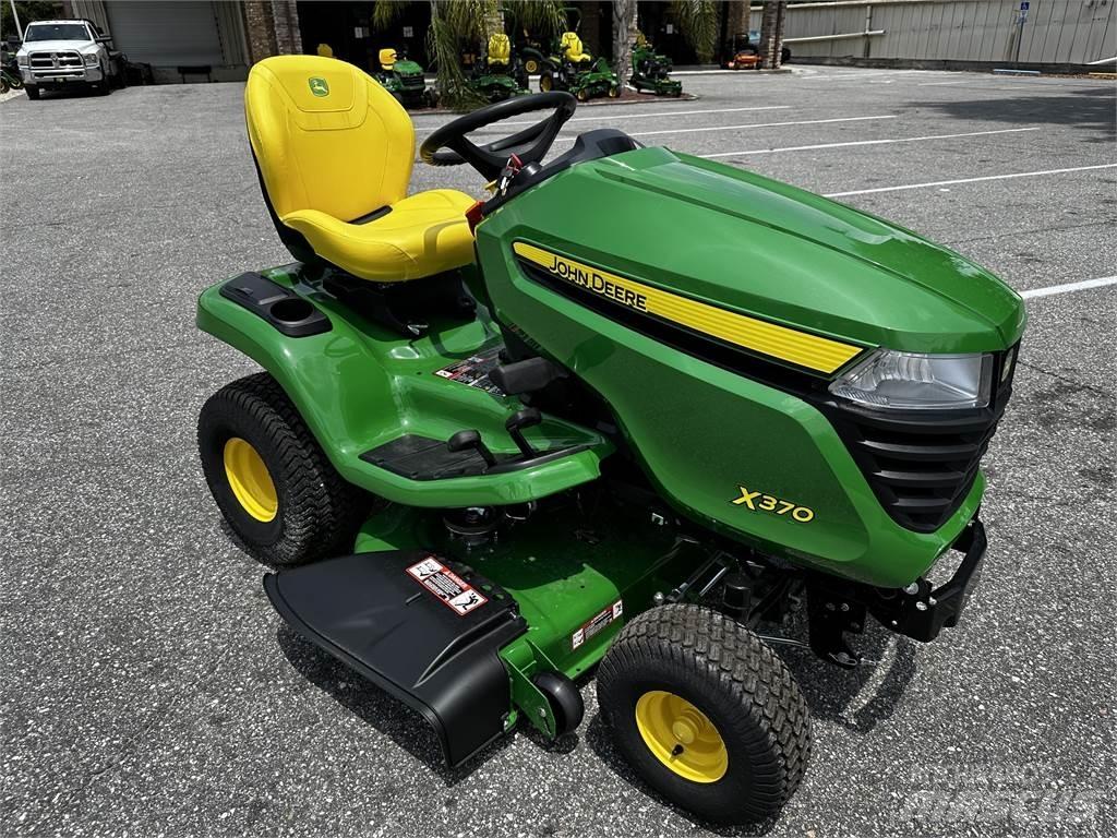 John Deere X370 Kompaktie traktori