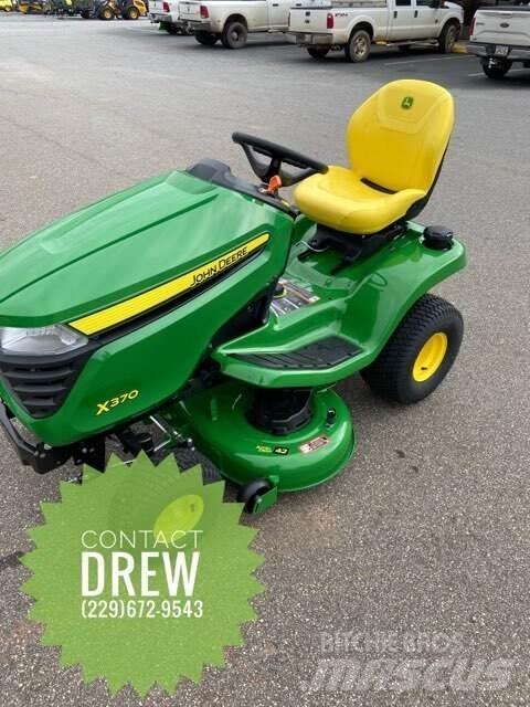 John Deere X370 Kompaktie traktori